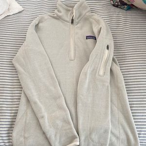 Patagonia 1/4 zip fleece. Excellent condition.